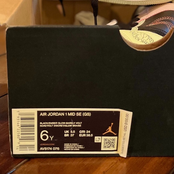 Air Jordan 1 Mid SE GLOW IN THE DARK size 6Y or 7.5W NIKE - Picture 10 of 10